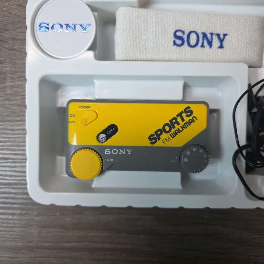 Sony Sportsband FM Stereo Receiver Walkman Yellow SRF-F1 Vintage With Box